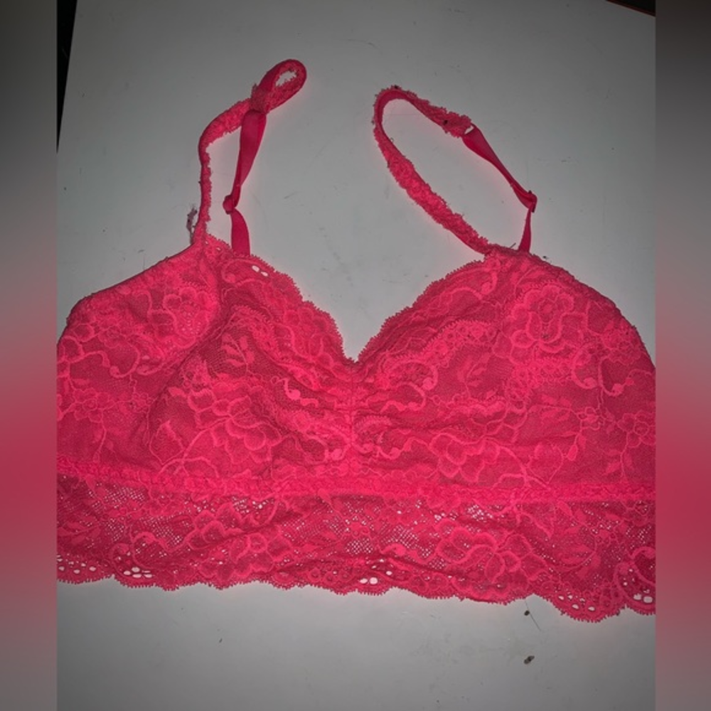 PINK Victoria’s‎ Secret hot pink lace bralette medium
